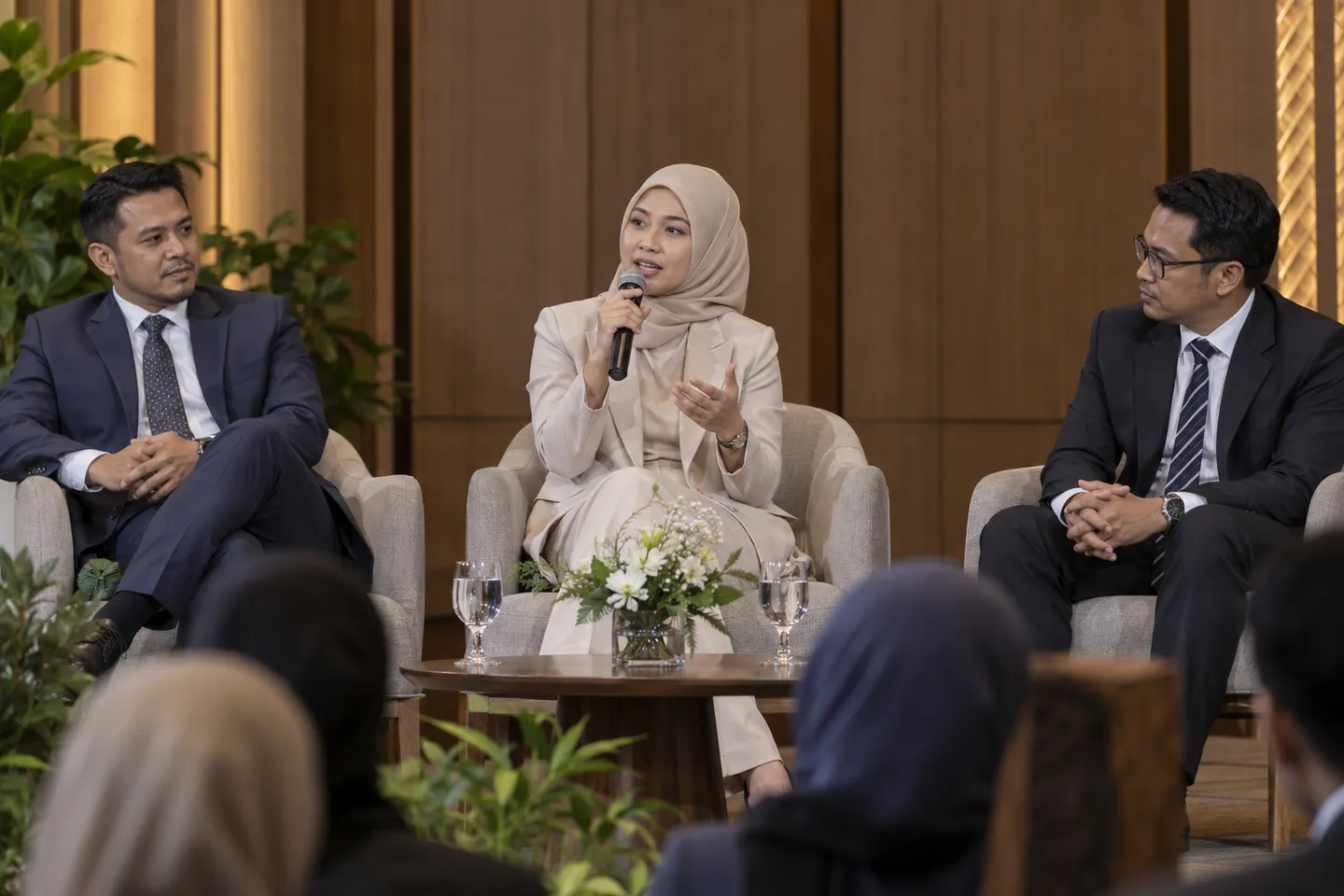 Perbincangan panel di sebuah persidangan